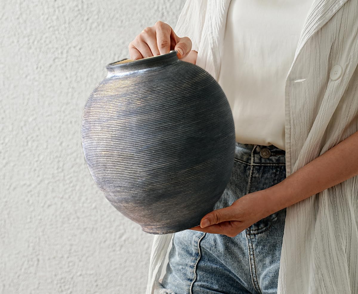 Minimalist Ceramic Vase with Rustic Farmhouse Style