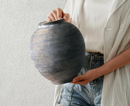 Minimalist Ceramic Vase with Rustic Farmhouse Style