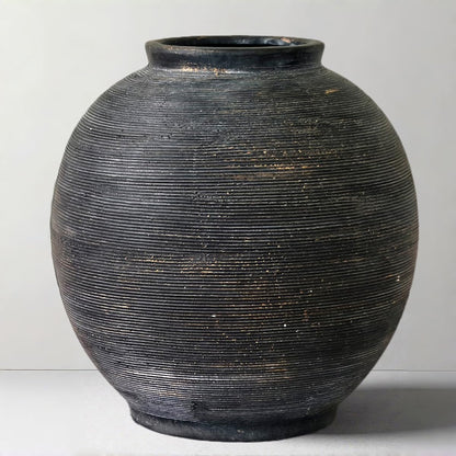 Minimalist Ceramic Vase with Rustic Farmhouse Style