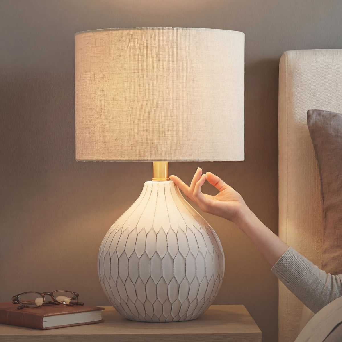 Wardmont 18-Inch Dimensional Ceramic Table Lamp