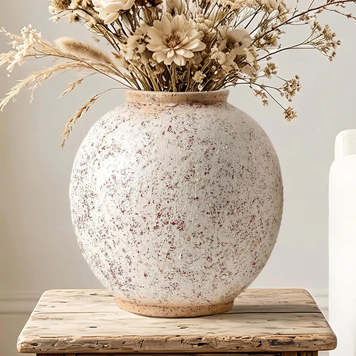 Minimalist Ceramic Vase with Rustic Farmhouse Style